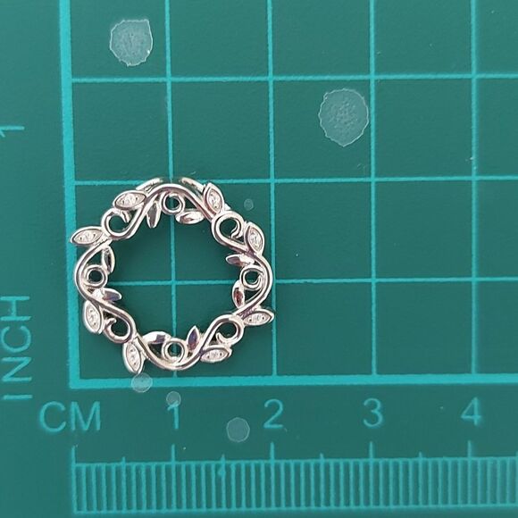 925 Sterling Silver Wreath Necklace - Picture 8 of 9
